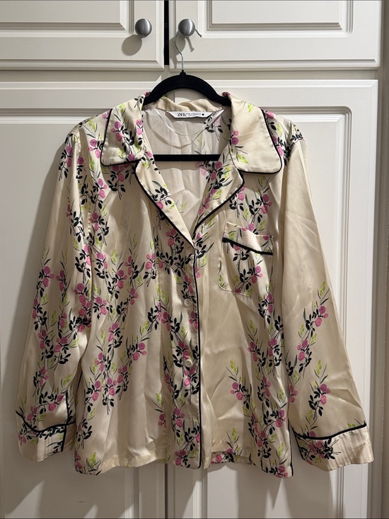 Zara Tops - Zara blouse Flowers XL